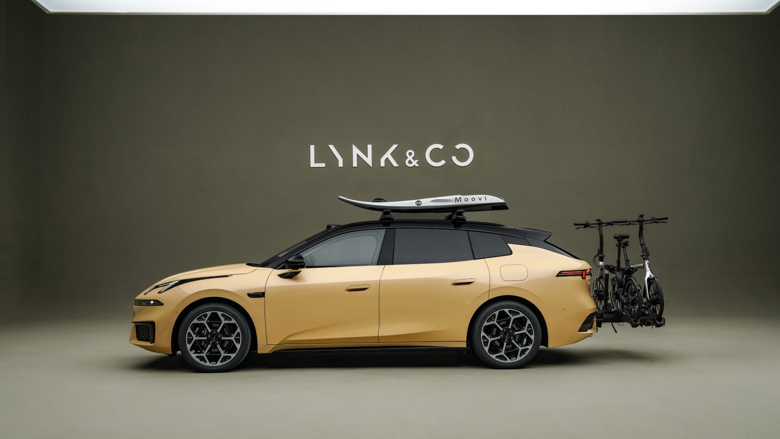 Lynk & Co Goes Long-Roof With a Chatty Dashboard Sidekick in Its First Wagon